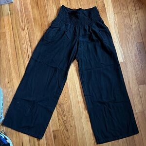 Woman’s flowy Black Wide-Leg Pants